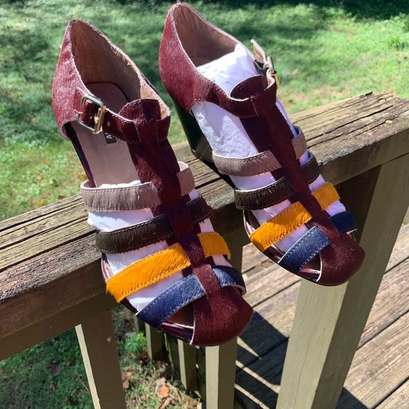 NWOT Cowhide Multi-Strap Wedge Heels - Picture 12 of 12